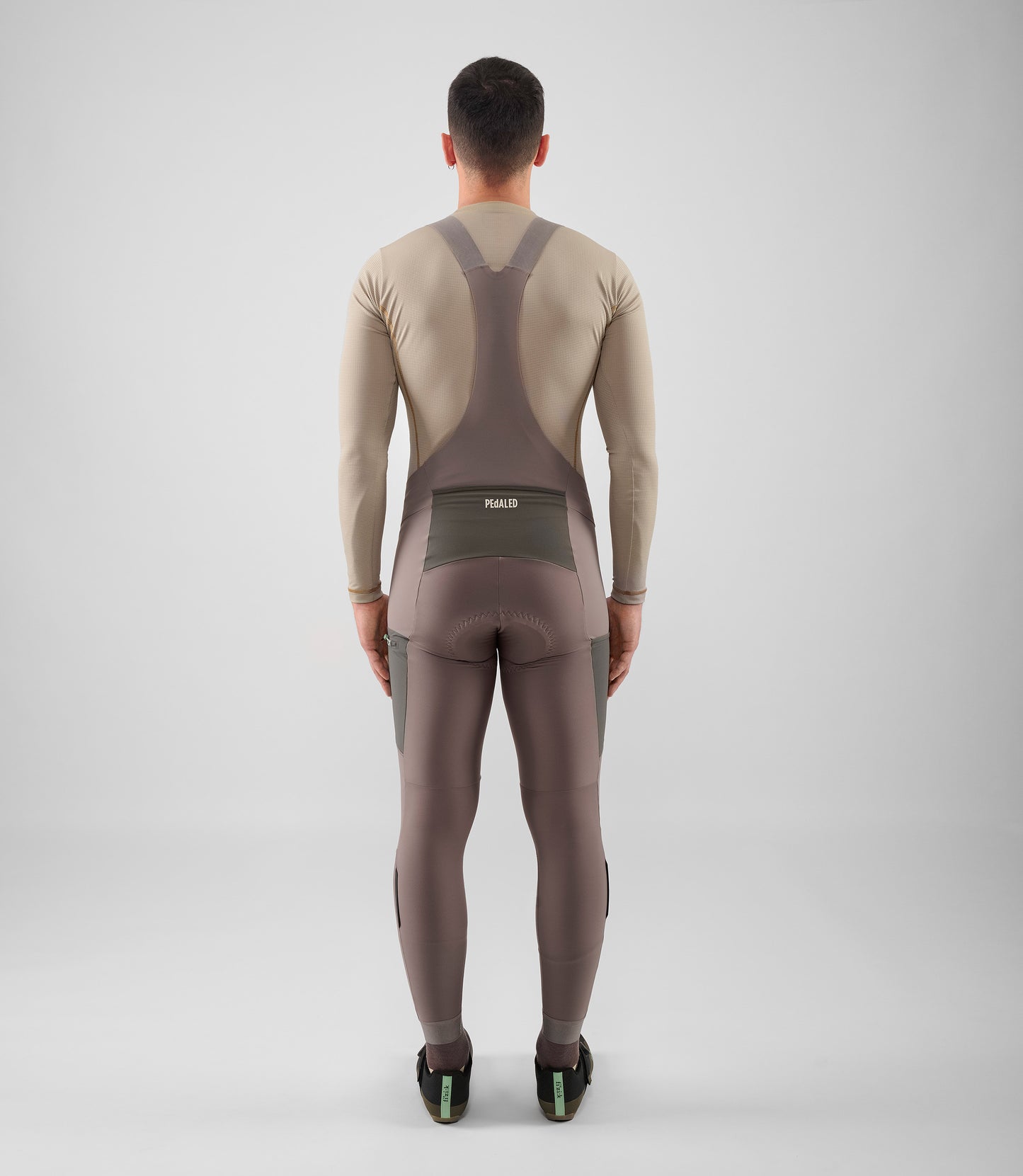 25WWTOD16PE_4_men cycling cargo bib tight light grey odyssey total body back pedaled