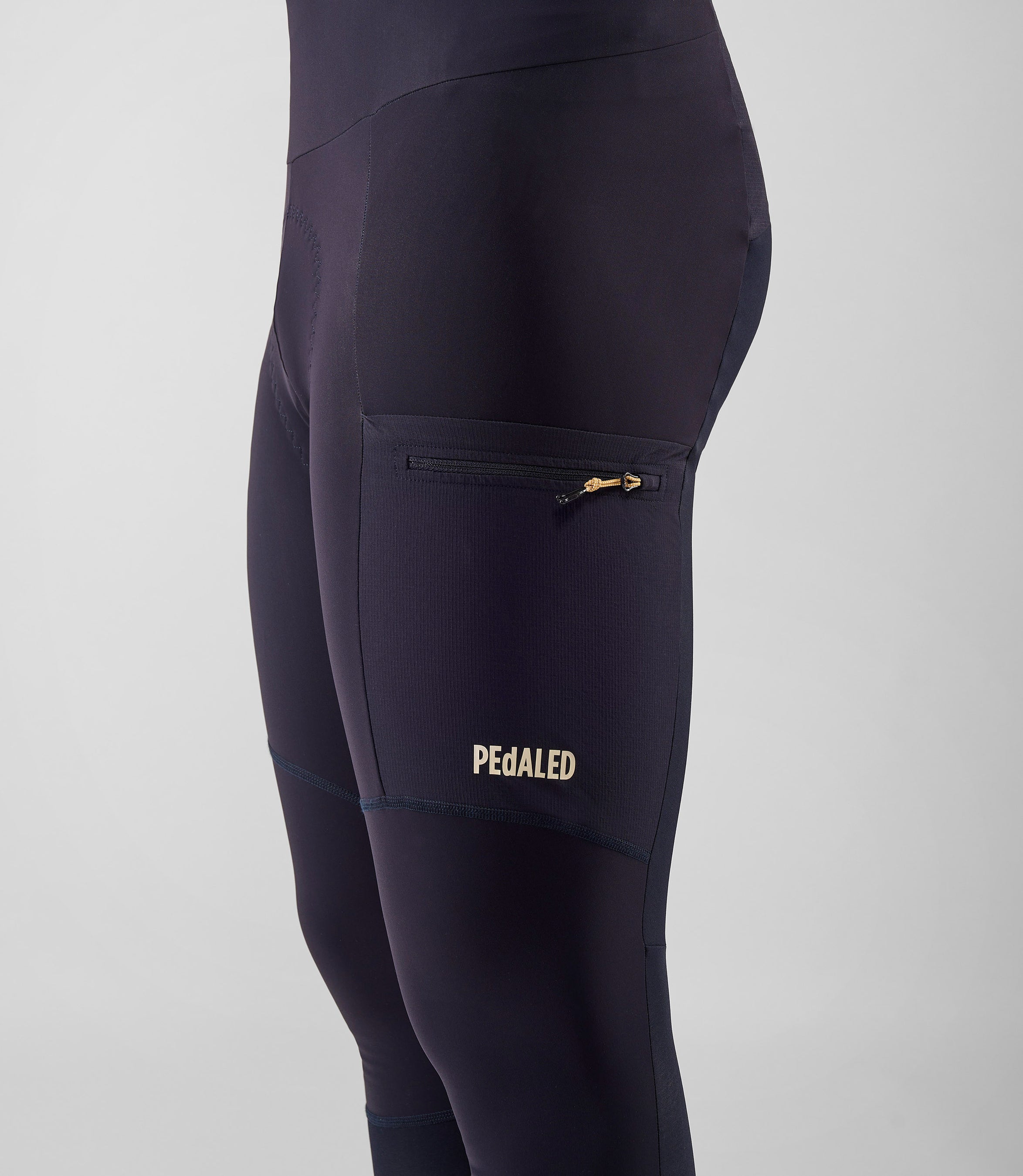 25WWTOD74PE_6_men cycling cargo bib tight dark navy odyssey left 4 pedaled