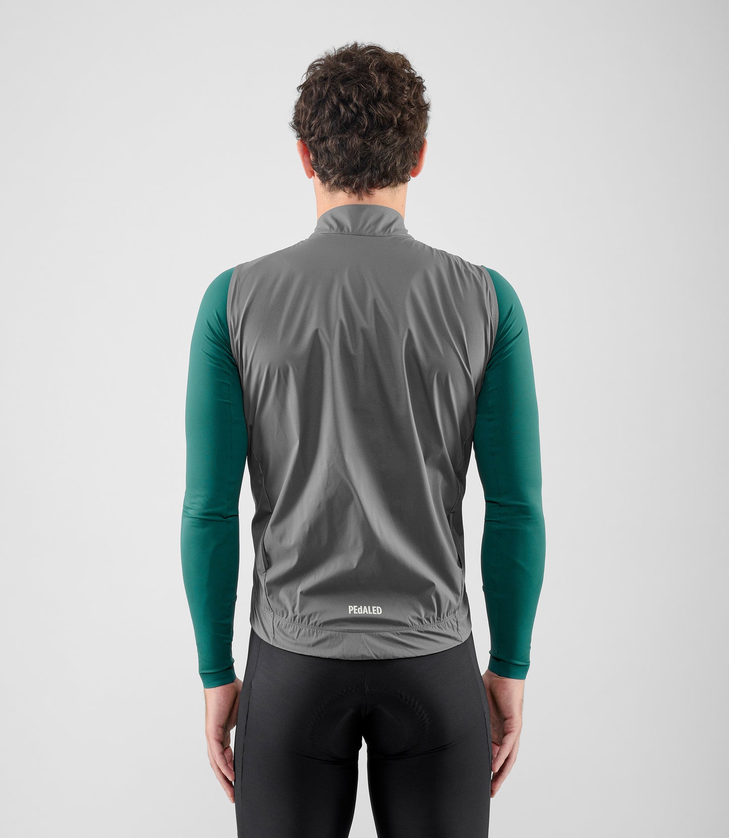 25WWVEL02PE_4_men cycling waterproof vest grey element total body back pedaled