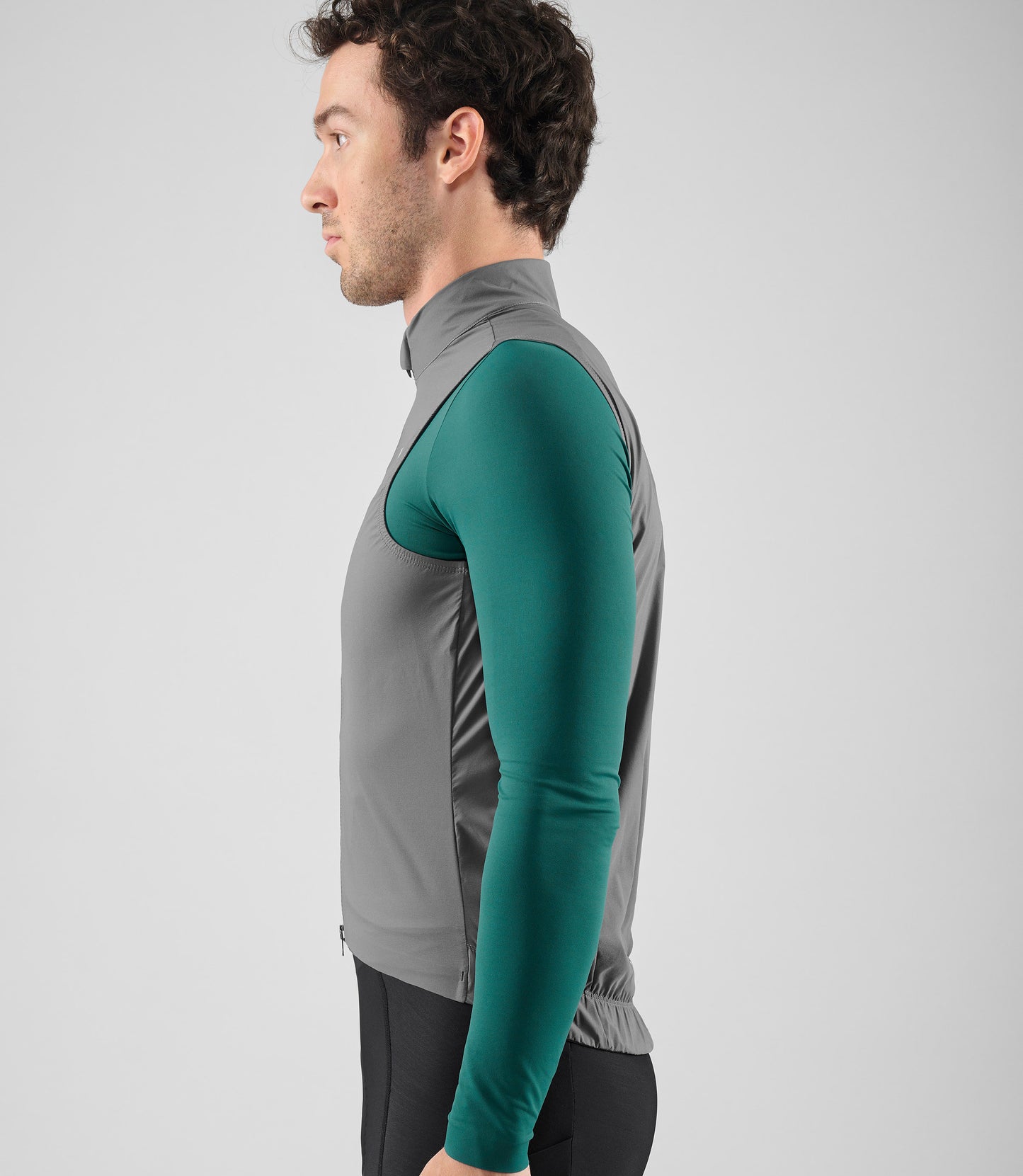 25WWVEL02PE_6_men cycling waterproof vest grey element side pedaled