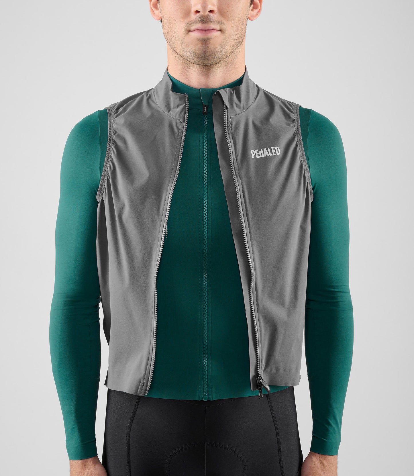 25WWVEL02PE_8_men cycling waterproof vest grey element front open pedaled