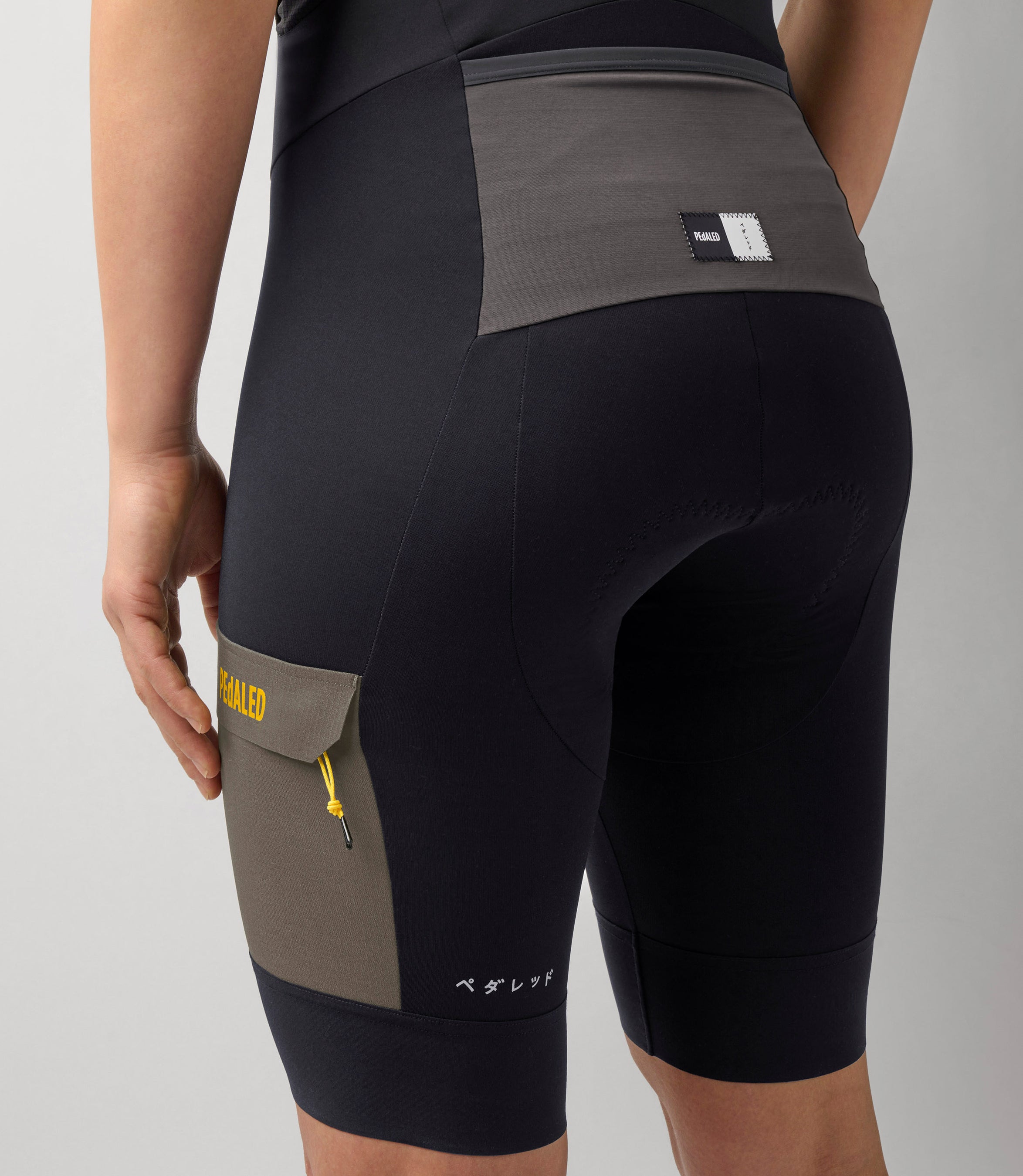 W3SBBOD00PE_6_women cycling cargo bibshort black odyssey back pedaled