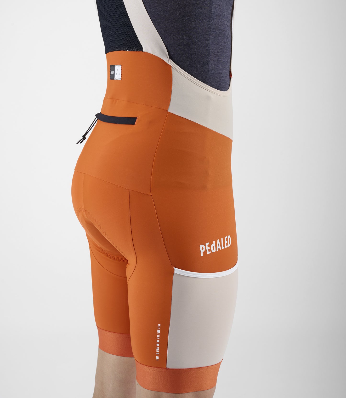 W3SBBTC12PE_10_women cycling bib shorts transcontinental orange right pocket pedaled