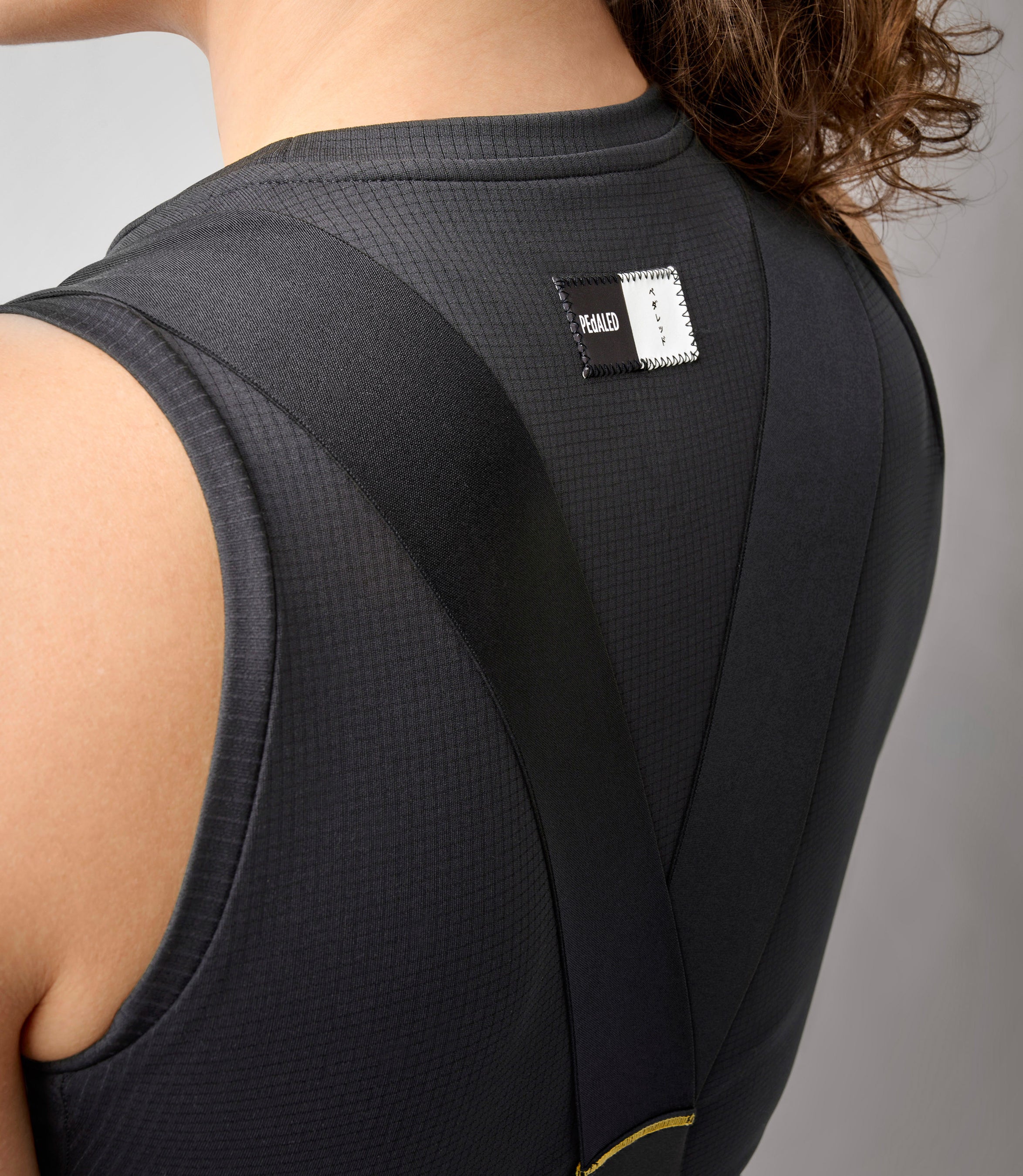 W3SBLOD00PE_4_powerdry women base layer black odyssey back logo pedaled