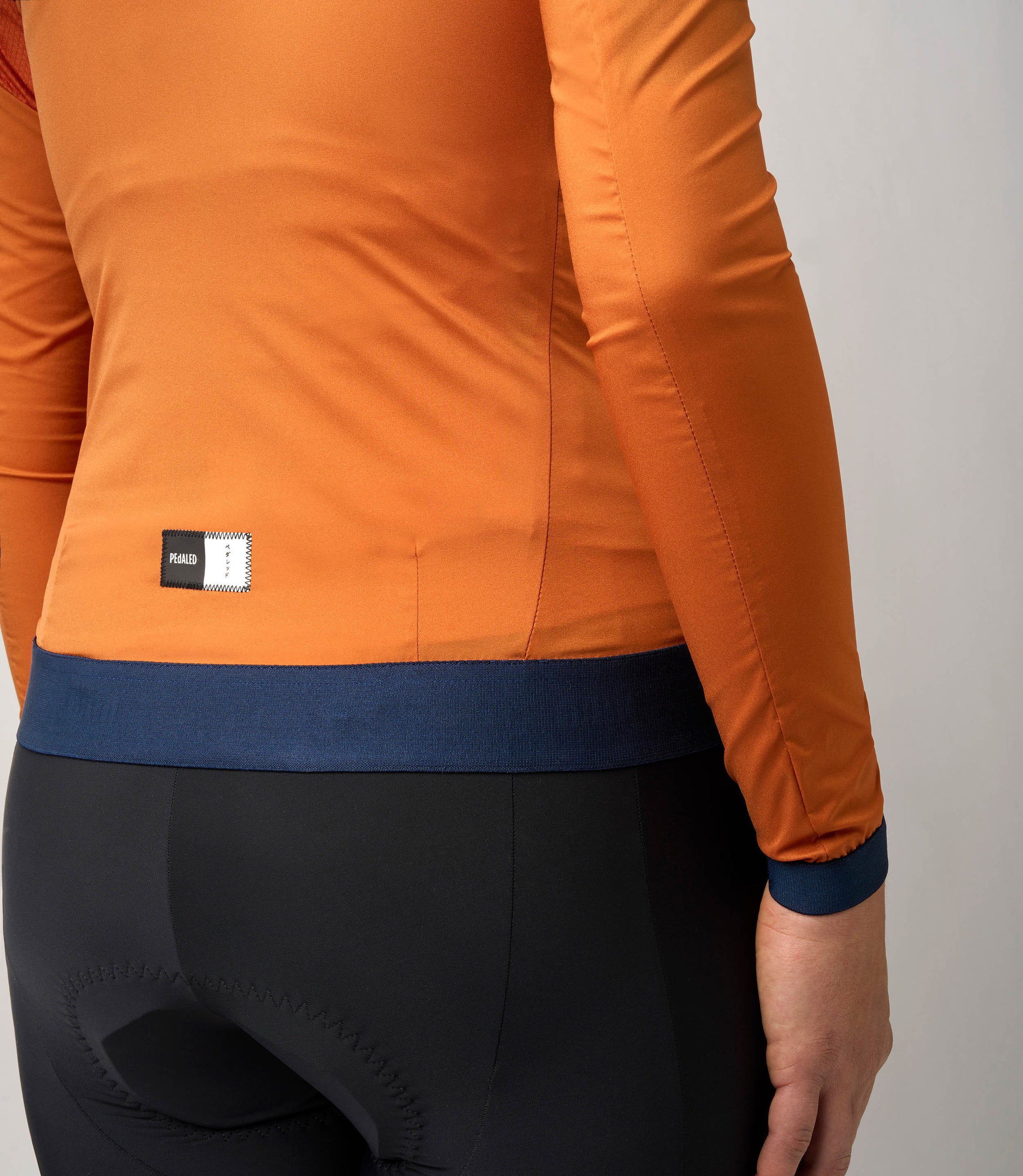 W3SJKES0HPE_7_cycling windproof jacket women orange essential cuff pedaled