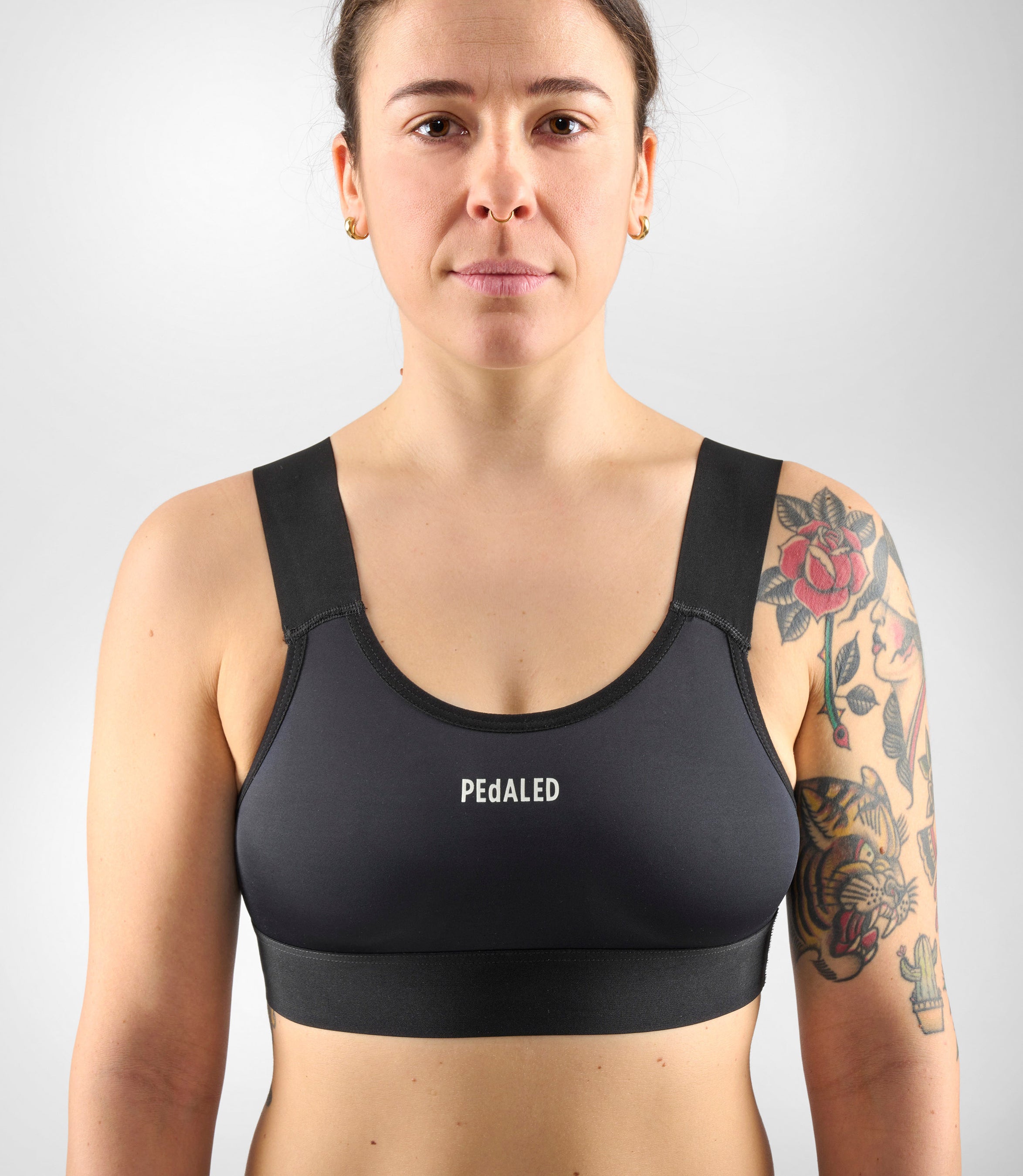 W4SBREL00PE_5_women cycling bra element black front pedaled 1