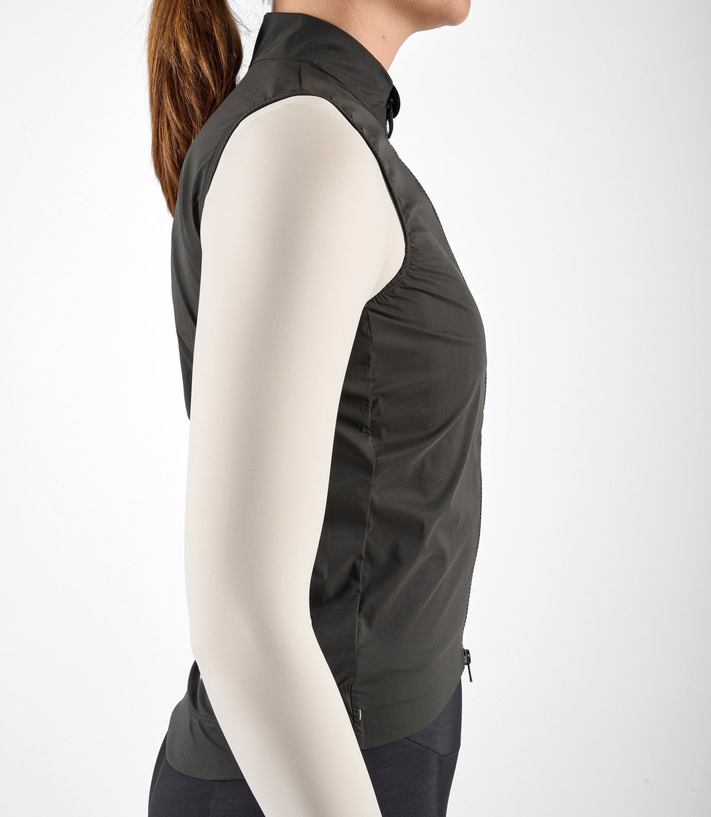 W4WWVEL00PE_9_women cycling waterproof vest black element side pedaled