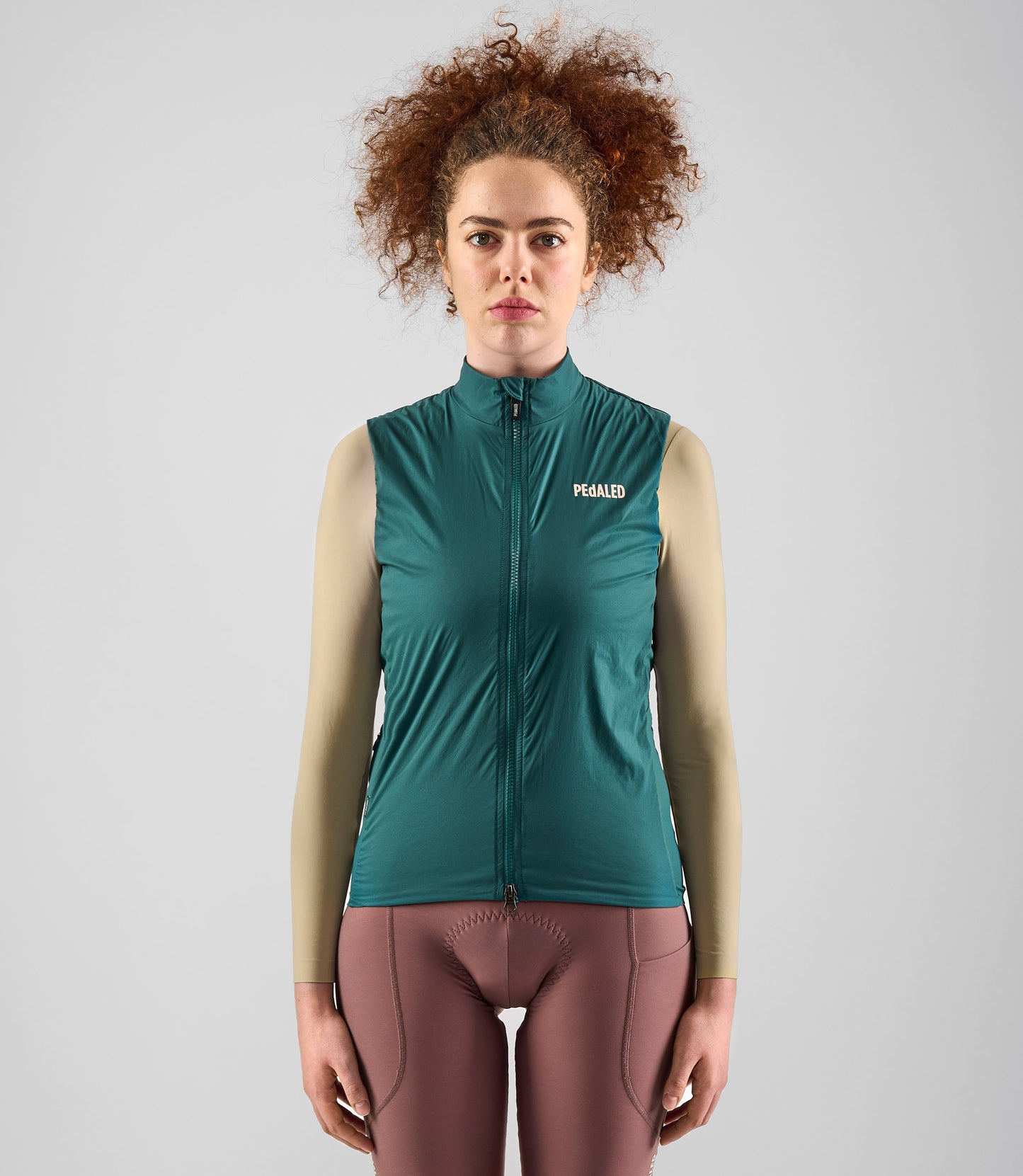 W5WAVEL18PE_3_women cycling vest alpha teal element total body front pedaled