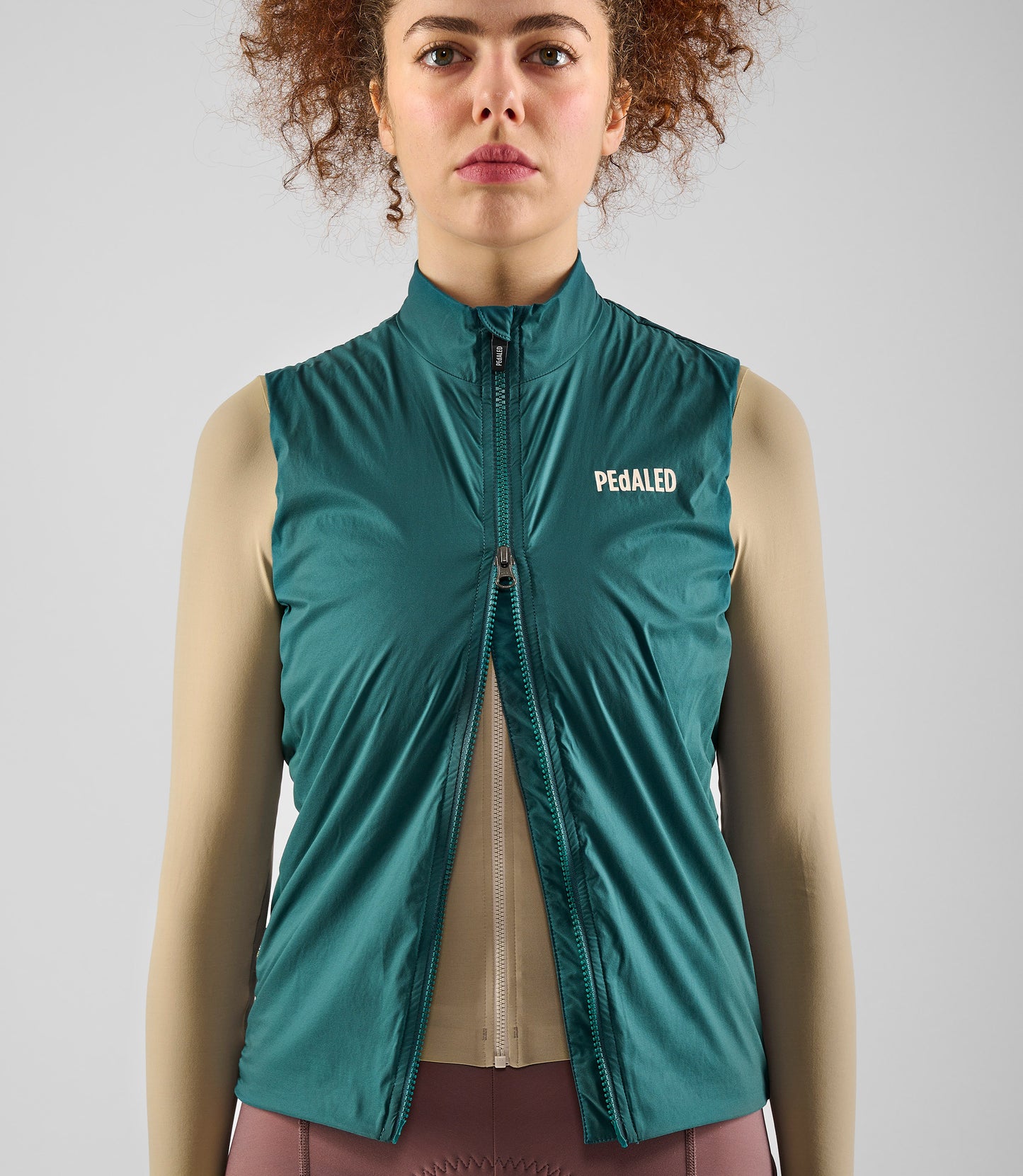 W5WAVEL18PE_6_women cycling vest alpha teal element front double zip pedaled