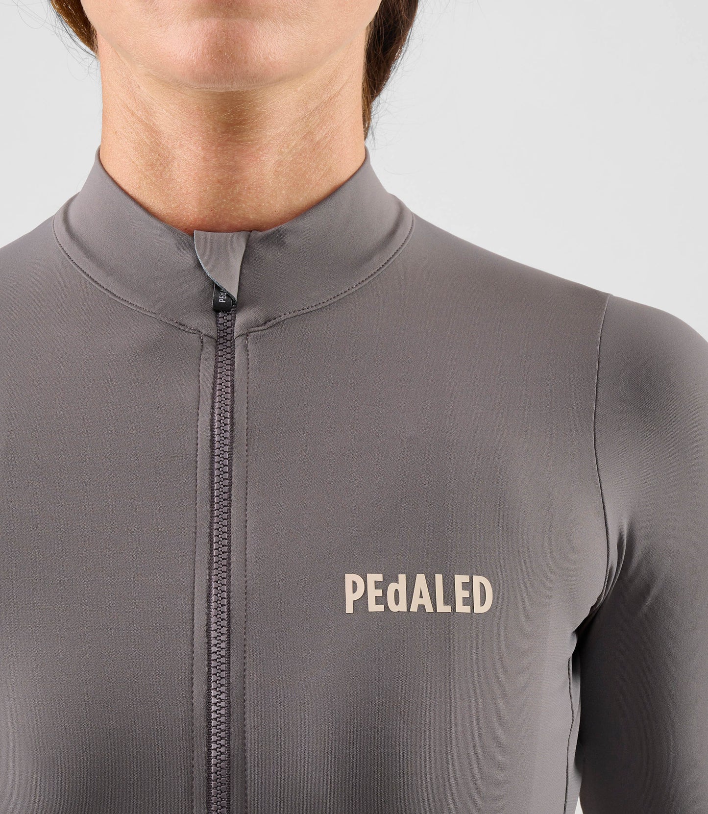 W5WJSEL02PE_5_women cycling jersey long sleeve grey element front pedaled