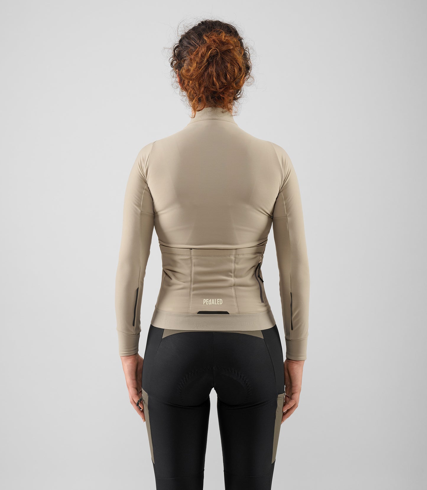W5WJSOD04PE_4_women cycling cargo adventure jersey long sleeve beige odyssey total body back pedaled