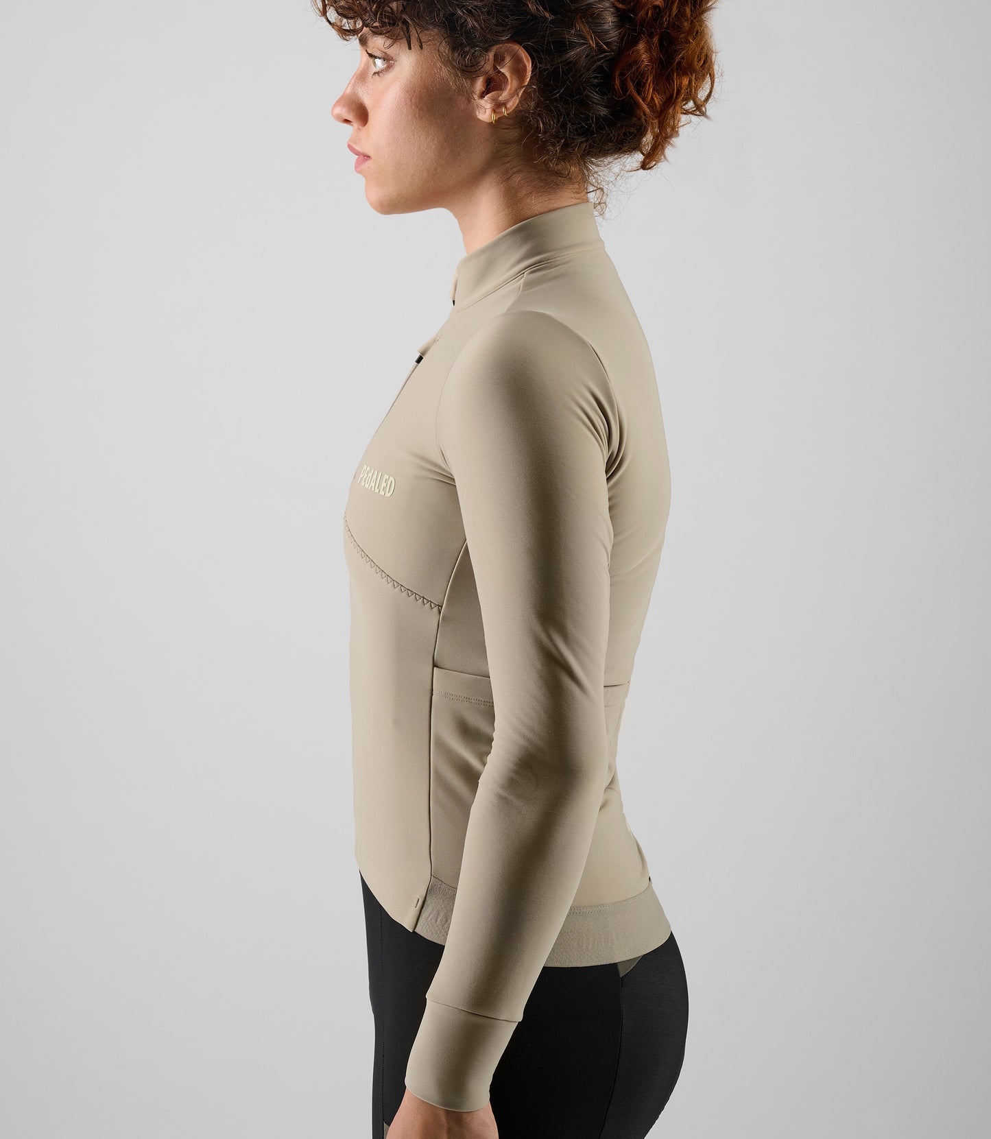 W5WJSOD04PE_8_women cycling cargo adventure jersey long sleeve beige odyssey side pedaled