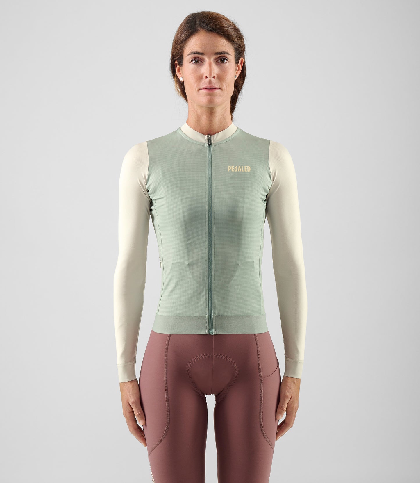W5WTJEL08PE_3_women cycling training jersey long sleeve light blue element total body front pedaled