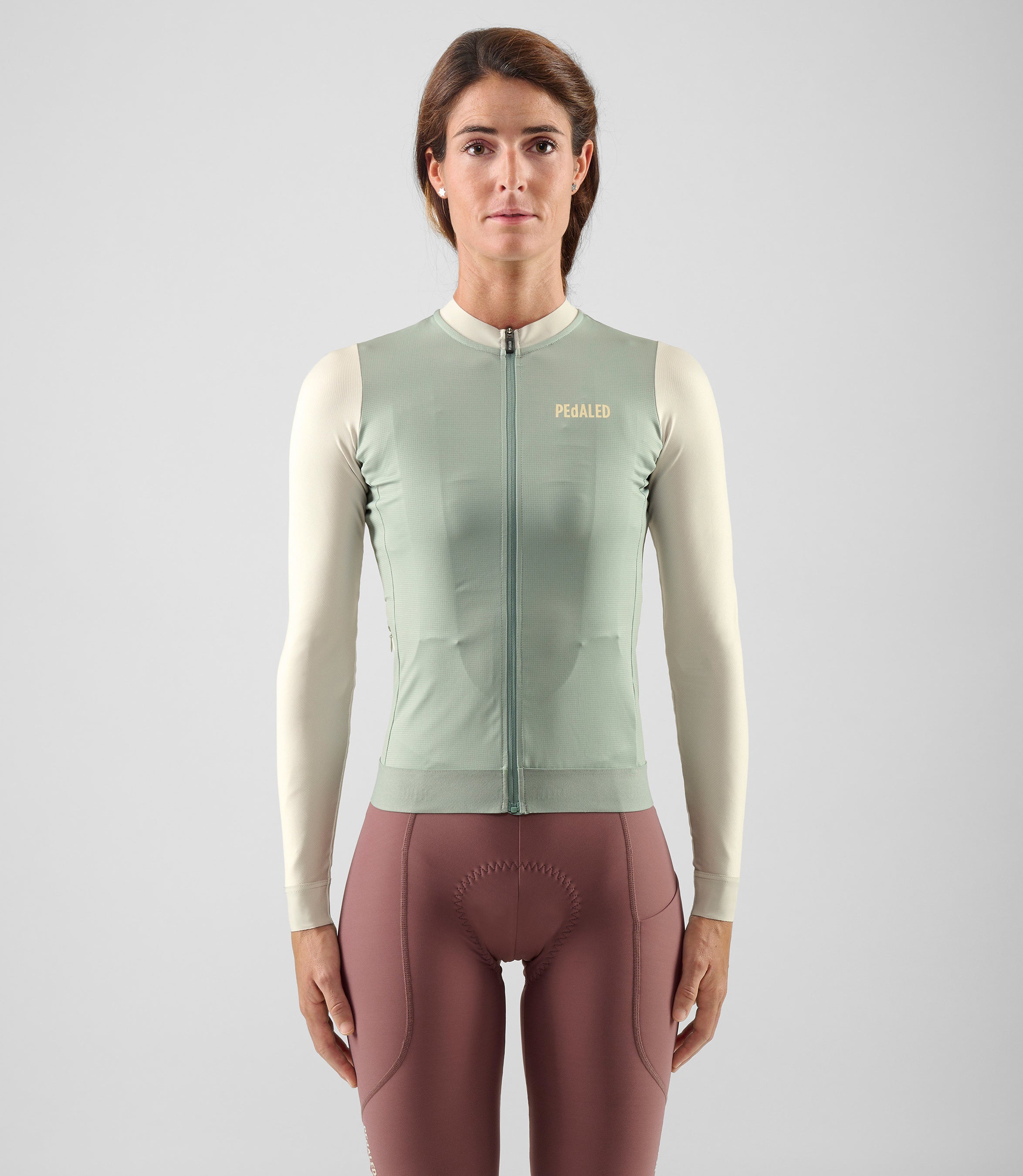 W5WTJEL08PE_3_women cycling training jersey long sleeve light blue element total body front pedaled