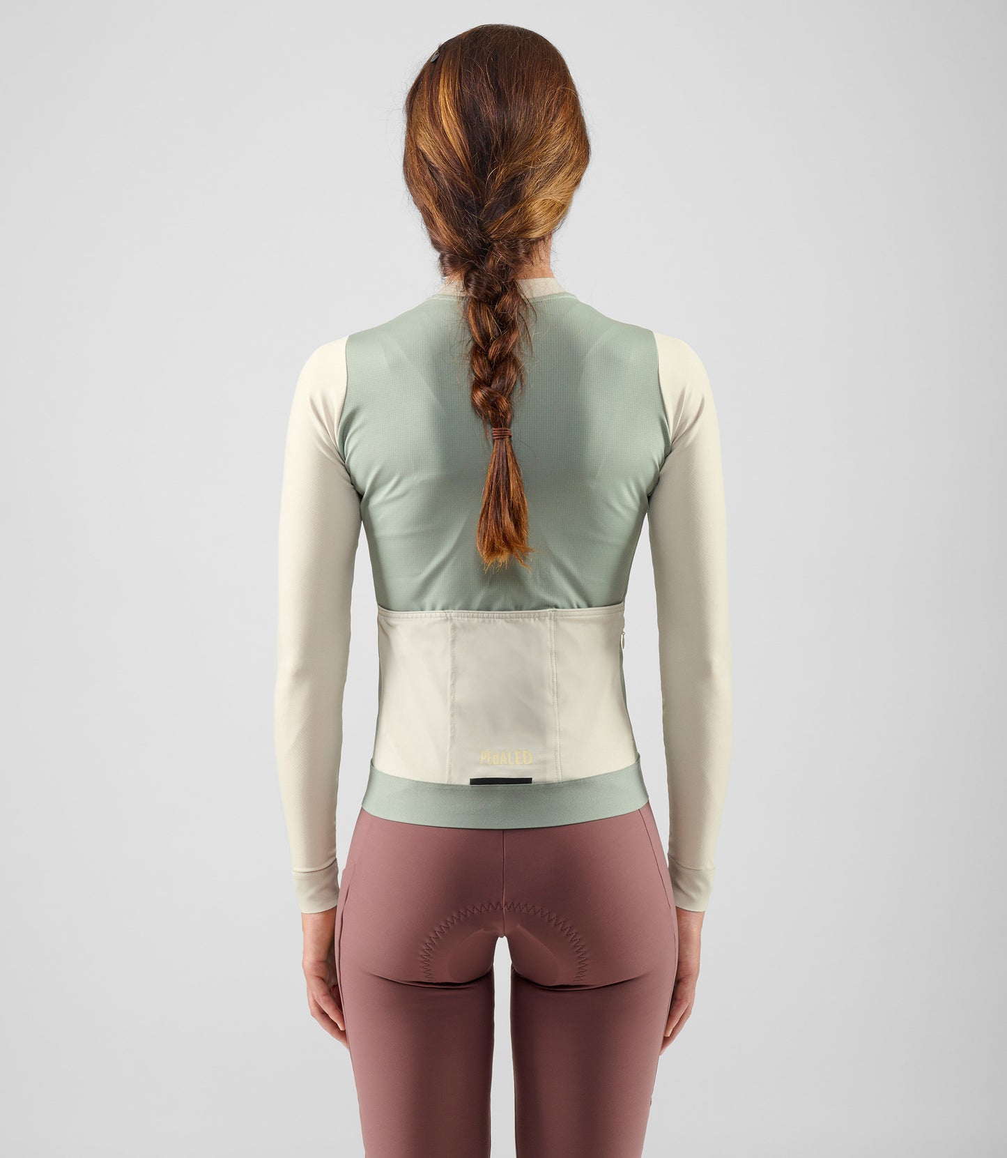 W5WTJEL08PE_4_women cycling training jersey long sleeve light blue element total body back pedaled